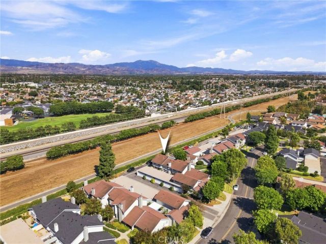 10 Goldenbush, Irvine, CA 92604
