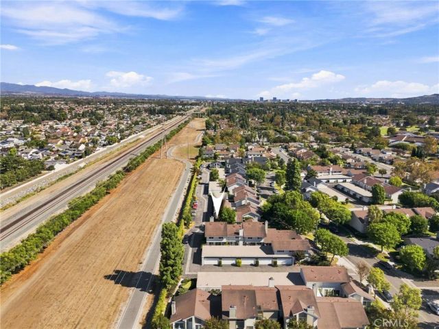 10 Goldenbush, Irvine, CA 92604