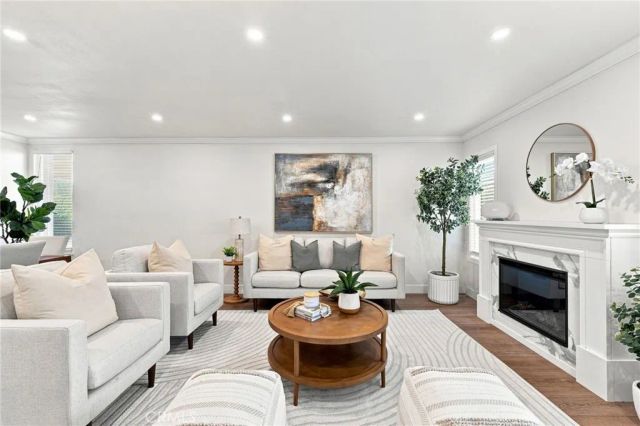 10 Goldenbush, Irvine, CA 92604