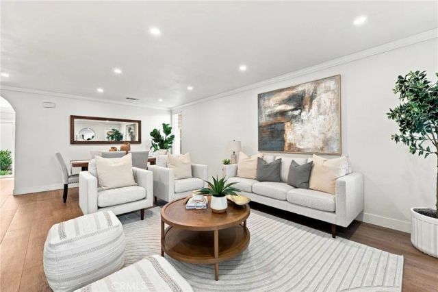 10 Goldenbush, Irvine, CA 92604
