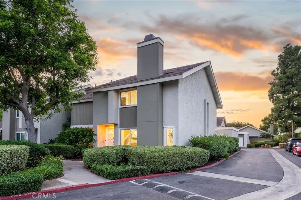 10 Goldenbush, Irvine, CA 92604
