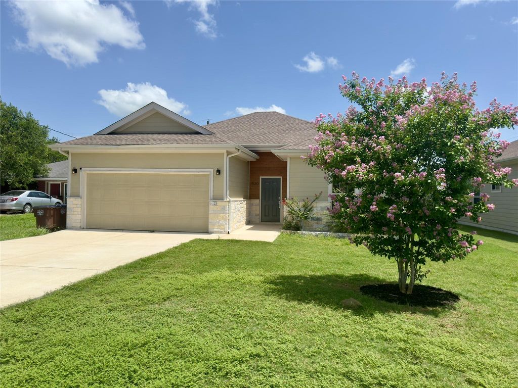 1520 Hunters RD, Lockhart, TX 78644