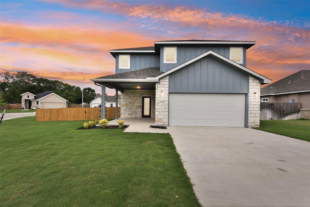 112 Callie ST, Smithville, TX 78957
