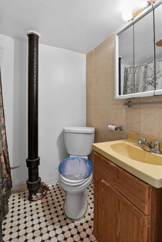 3018 W Gunnison Street, Chicago, IL 60625