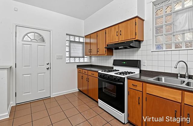 3018 W Gunnison Street, Chicago, IL 60625