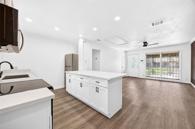 9211 Clearway Drive, Houston, TX 77033