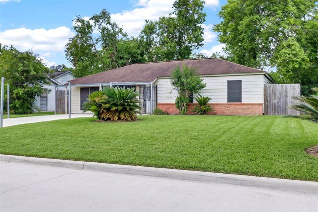 9211 Clearway Drive, Houston, TX 77033