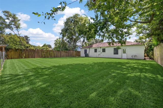 9211 Clearway Drive, Houston, TX 77033