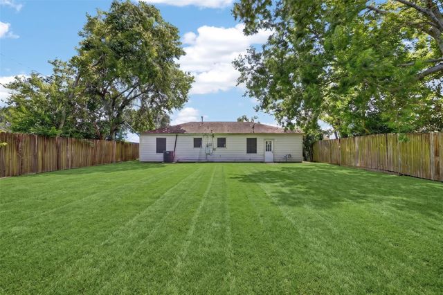 9211 Clearway Drive, Houston, TX 77033