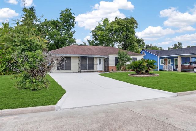 9211 Clearway Drive, Houston, TX 77033