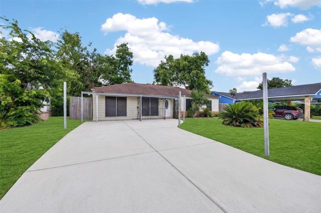 9211 Clearway Drive, Houston, TX 77033