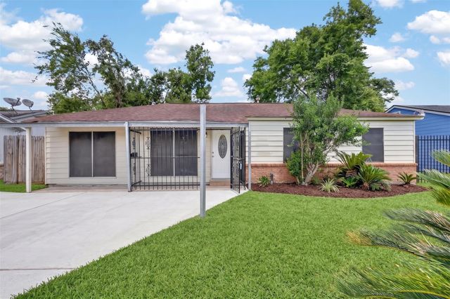 9211 Clearway Drive, Houston, TX 77033