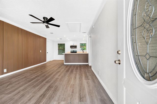 9211 Clearway Drive, Houston, TX 77033