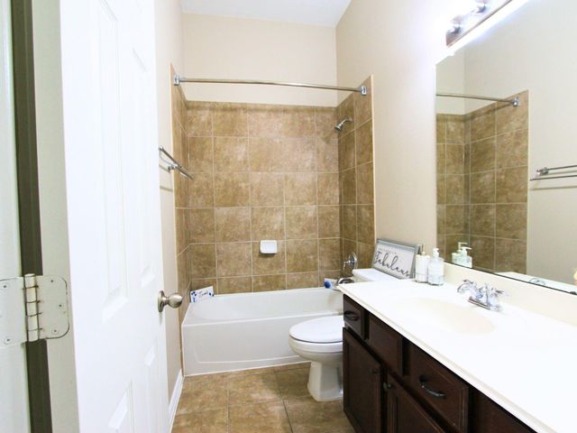 2120 Red Timber Court, League City, TX 77573