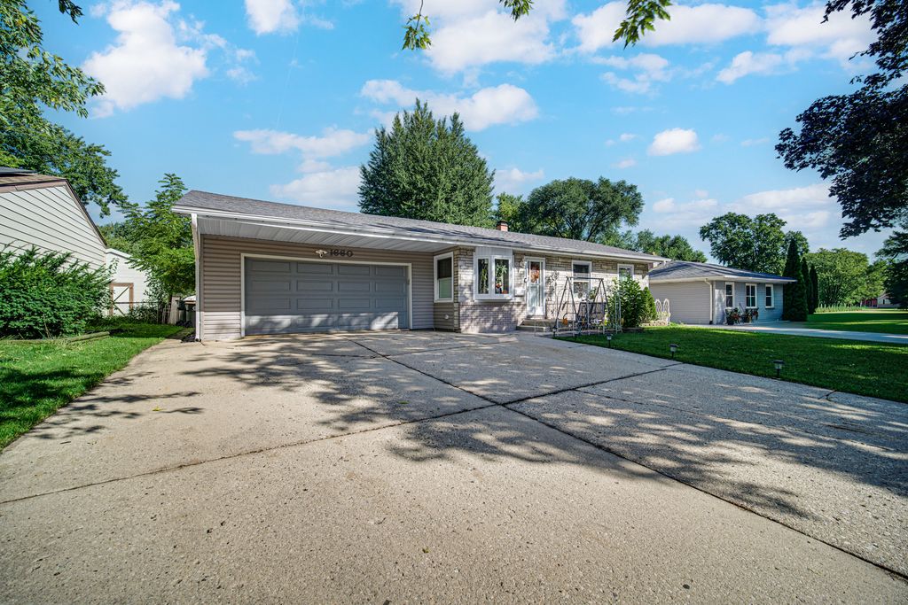 1660 Sycamore Avenue, Hanover Park, IL 60133 — photo 2
