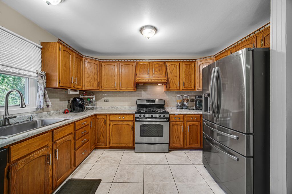 1660 Sycamore Avenue, Hanover Park, IL 60133 — photo 4