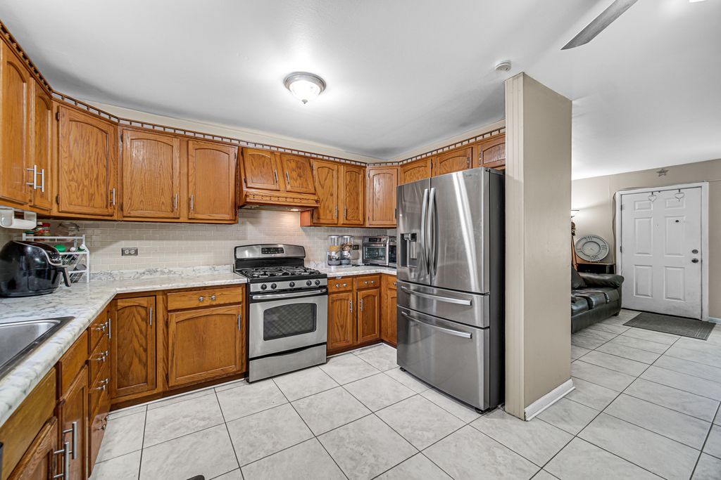1660 Sycamore Avenue, Hanover Park, IL 60133 — photo 5