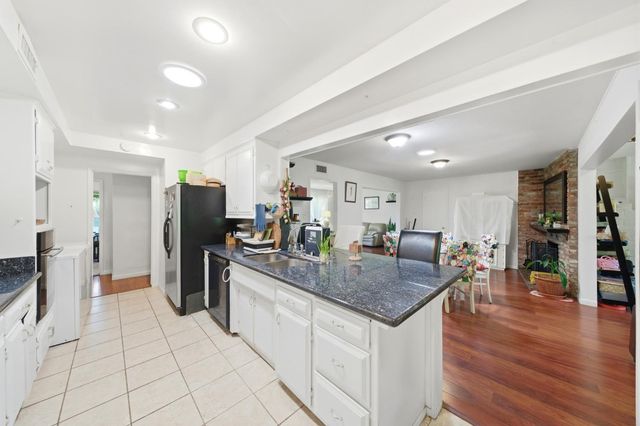 6907 Auburn Blvd, Citrus Heights, CA 95621