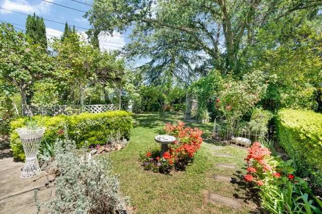 6907 Auburn Blvd, Citrus Heights, CA 95621