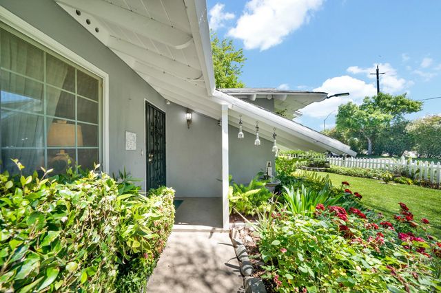6907 Auburn Blvd, Citrus Heights, CA 95621
