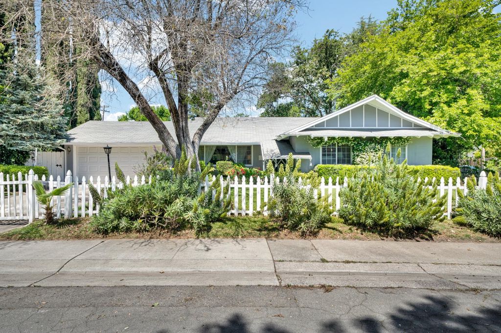 6907 Auburn Blvd, Citrus Heights, CA 95621