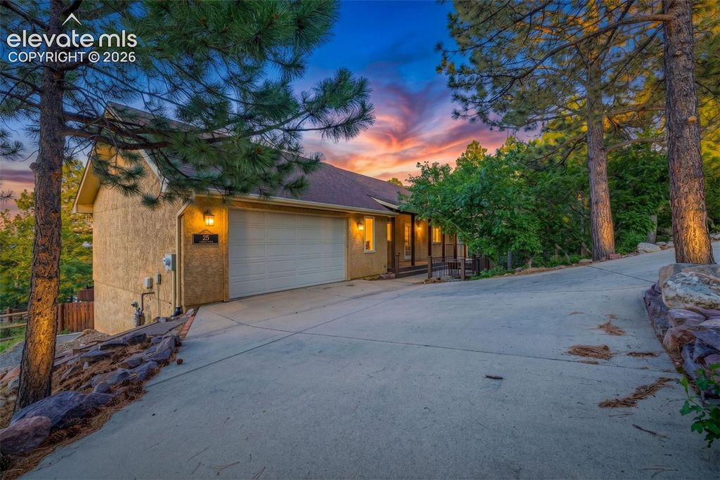 25 Leaming Road, Colorado Springs, CO 80906