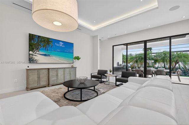 2757 NE 34 Street, Fort Lauderdale, FL 33306