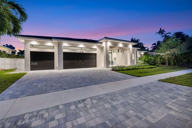 2757 NE 34 Street, Fort Lauderdale, FL 33306