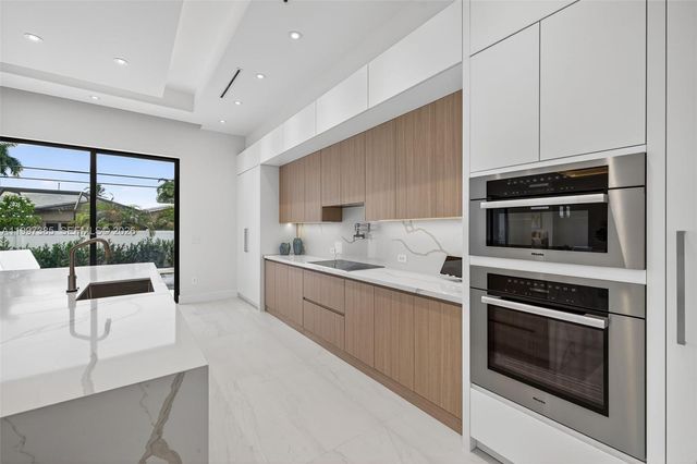 2757 NE 34 Street, Fort Lauderdale, FL 33306