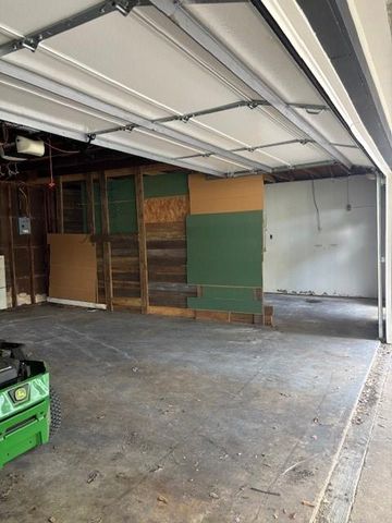 1011 West Phillips Street, Alvin, TX 77511
