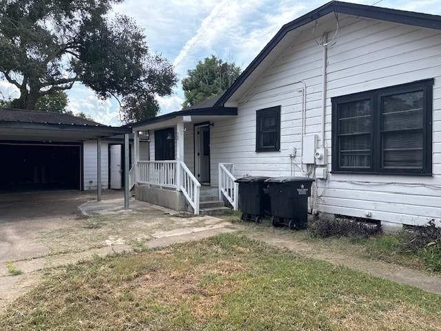 1011 West Phillips Street, Alvin, TX 77511