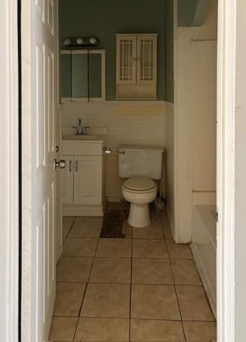 1011 West Phillips Street, Alvin, TX 77511