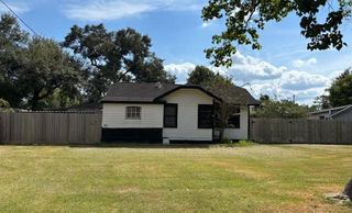 1011 West Phillips Street, Alvin, TX 77511