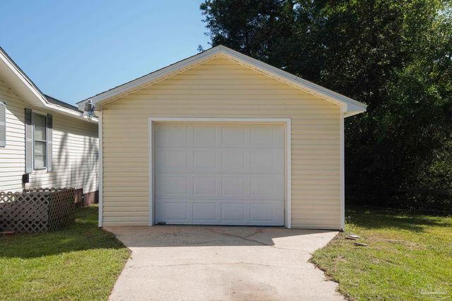 11230 Bobcat Trl, Milton, FL 32583