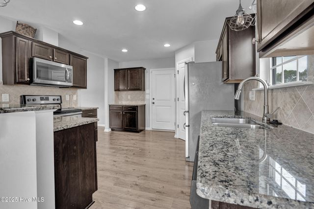 828 Emerald Park Drive, Winterville, NC 28590