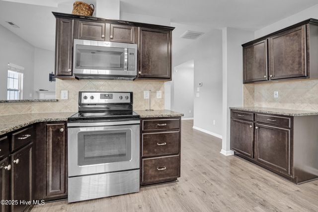 828 Emerald Park Drive, Winterville, NC 28590