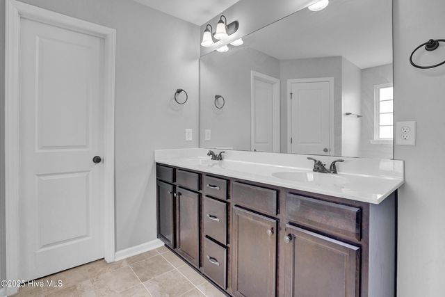 828 Emerald Park Drive, Winterville, NC 28590
