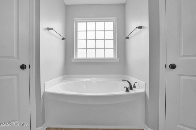 828 Emerald Park Drive, Winterville, NC 28590