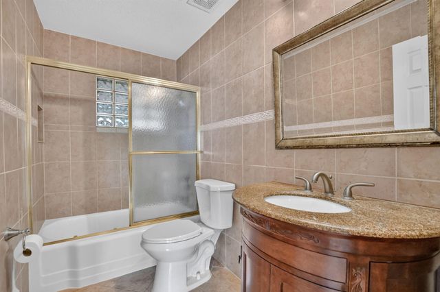 2250 NE 4TH Court, Boca Raton, FL 33431