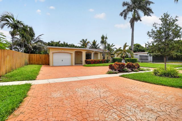 2250 NE 4TH Court, Boca Raton, FL 33431
