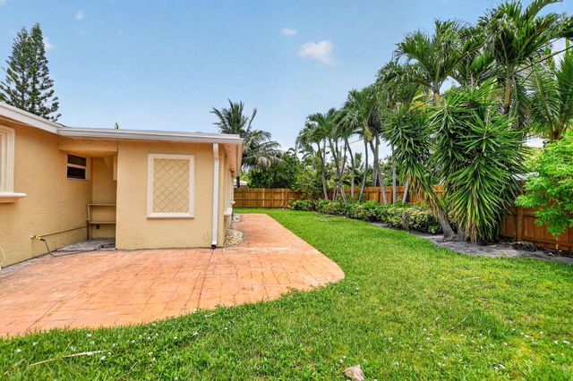 2250 NE 4TH Court, Boca Raton, FL 33431