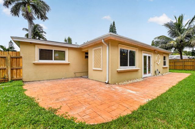 2250 NE 4TH Court, Boca Raton, FL 33431