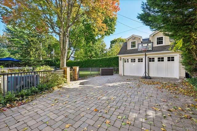 136 Locust Street, Garden City, NY 11530