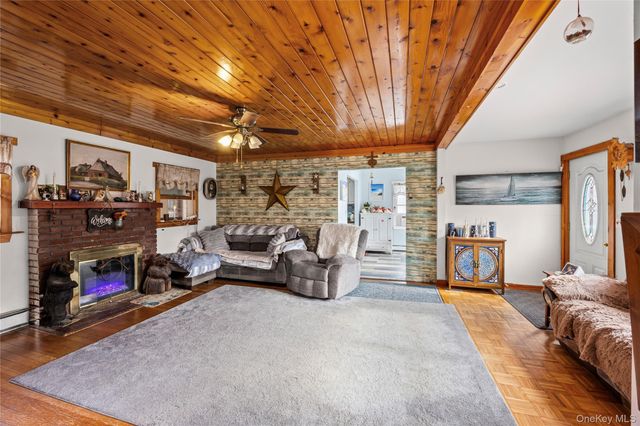 1 Elm Road E, Mastic Beach, NY 11951