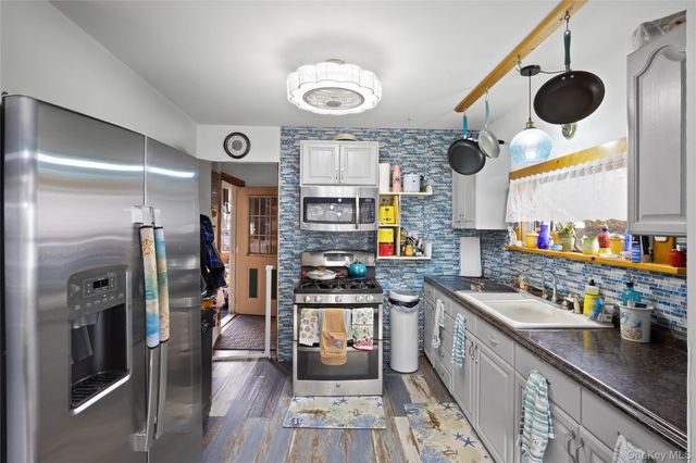 1 Elm Road E, Mastic Beach, NY 11951