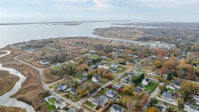 1 Elm Road E, Mastic Beach, NY 11951