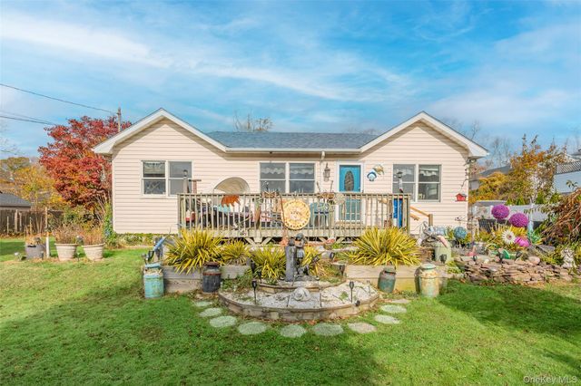 1 Elm Road E, Mastic Beach, NY 11951
