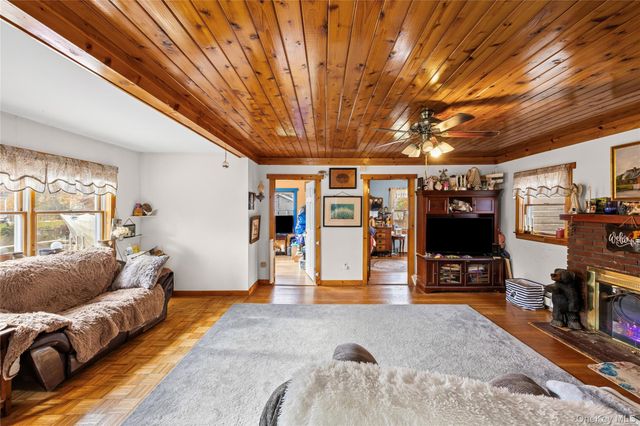 1 Elm Road E, Mastic Beach, NY 11951