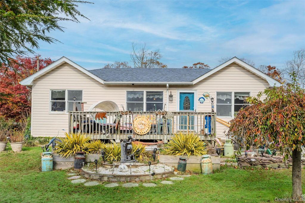 1 Elm Road E, Mastic Beach, NY 11951