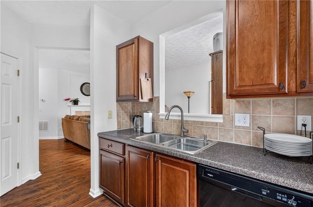 6647 Splashwater Drive, Flowery Branch, GA 30542